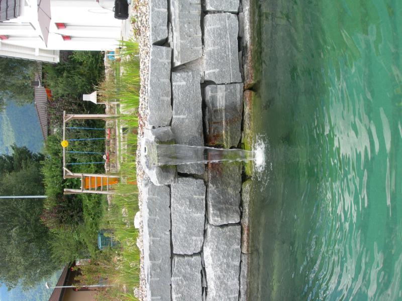 Badeteich zweigeteilt